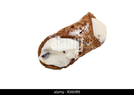 Sizilianische cannoli auf weißem Hintergrund in der Nähe gesehen, Stockfoto