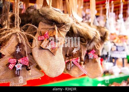 Straßburg, Frankreich - Dezember 2017: Marche de Noel Dekorationen, Weihnachtsmarkt in Straßburg im Elsass. Stockfoto