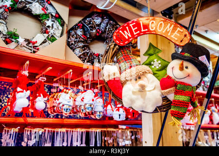 Straßburg, Frankreich - Dezember 2017: Marche de Noel Dekorationen, Weihnachtsmarkt in Straßburg im Elsass. Stockfoto