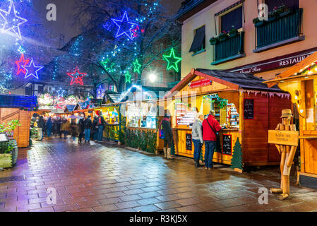 Straßburg, Frankreich - Dezember 2017. Place des Meuniers Weihnachtsmarkt in der Capitale de Noel, Elsass. Stockfoto