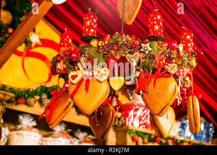 Straßburg, Frankreich - Dezember 2017: Marche de Noel Dekorationen, Weihnachtsmarkt in Straßburg im Elsass. Stockfoto