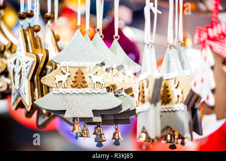 Straßburg, Frankreich - Dezember 2017: Marche de Noel Dekorationen, Weihnachtsmarkt in Straßburg im Elsass. Stockfoto