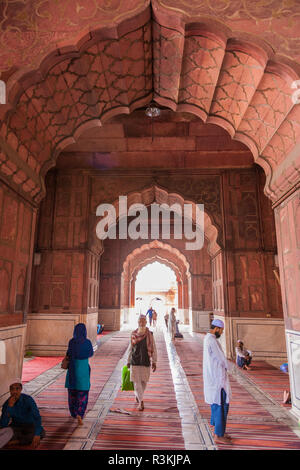 Indien. Anbeter in der Jama Masjid Moschee in Neu Delhi Stockfoto