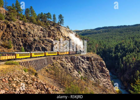 Historische Dampfzug fährt von Durango Silverton durch den San Juan Mountains in Colorado, USA. Stockfoto