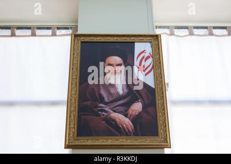 Iran, Teheran, Portrait des ehemaligen religiösen Führer, Ayatollah Khomeini Stockfoto