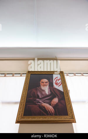 Iran, Teheran, National Museum der Iran, Portrait des ehemaligen religiösen Führer, Ayatollah Khomeini Stockfoto