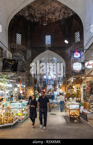 Zentrale Iran, Esfahan, Bazar-E-Bozorg Markt, Anbauteile innen Stockfoto