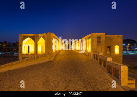 Zentrale Iran, Esfahan, Si-O-Seh-Brücke, Dawn Stockfoto