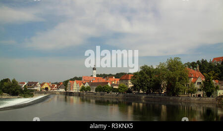 Die bewaffneten Kräfte am Lech mit der Altstadt von Landsberg Stockfoto