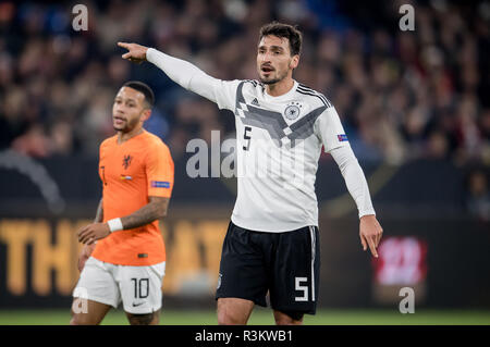 Gelsenkirchen, Deutschland. 19 Nov, 2018. 19. November 2018: Gelsenkirchen, Veltins Arena: Fußball UEFA Nationen Liga 6. Spieltag: Deutschland - Niederlande: Germanys Mats Hummels. Quelle: Thomas Klausen | Verwendung weltweit/dpa/Alamy leben Nachrichten Stockfoto