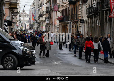 Foto Fabrizio Corradetti/LaPresse 23 Novembre 2018 Roma (Italia) Cronaca Schwarzer Freitag Via del Corso Nella Foto: Via del Corso Stockfoto