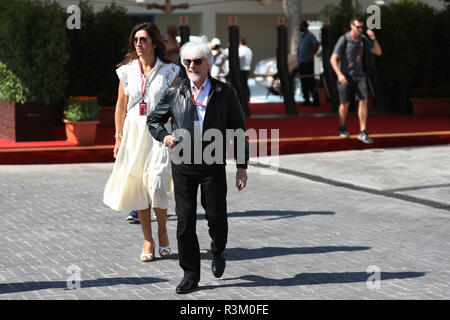 Abu Dhabi, VAE. 23. November 2018, Yas Marina, Abu Dhabi, Vereinigte Arabische Emirate, Etihad Airways Formel 1-Grand Prix von Abu Dhabi, Freitag Freies Training; Bernie Ecclestone Credit: Aktion Plus Sport Bilder/Alamy leben Nachrichten Stockfoto