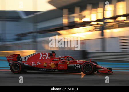 Abu Dhabi, VAE. 23. November 2018, Yas Marina, Abu Dhabi, Vereinigte Arabische Emirate, Etihad Airways Formel 1-Grand Prix von Abu Dhabi, Freitag Freies Training; Scuderia Ferrari, Sebastian Vettel Quelle: Aktion Plus Sport Bilder/Alamy leben Nachrichten Stockfoto