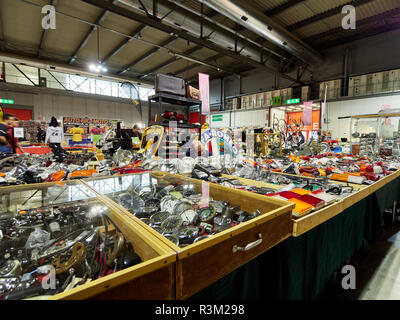 Mailand, Lombardei, Italien - 23 November, 2018 - Stand verkaufen Oldtimer Ersatzteile bei autoclassica Milano Edition 2018 Fiera Milano Rho Credit: Armando Borges/Alamy leben Nachrichten Stockfoto