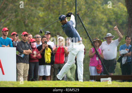 Hong Kong, China. November 24th, 2018. Honma Hong Kong Open Golf 2018 Hong Kong Golf Club Fanling. Rai auf der 11-t-stück. Engländer Aaron Rai hält auf seine klare Führung in Tag 3 des Turniers. Nach dem Kurs Datensatz in der letzten Runde Rai bleibt stabil und frei von Englands Matthew Fitzpatrick und Südkoreas Hyowon Park. Credit: Jayne Russell/Alamy leben Nachrichten Stockfoto