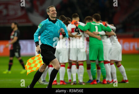 Leverkusen, 23. November 2018, Bundesliga, Bayer 04 Leverkusen vs VfB Stuttgart: Assistent Norbert Grudzinski laechelt. Credit: Jürgen Schwarz/Alamy leben Nachrichten Stockfoto