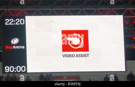 Leverkusen, 23. November 2018, Bundesliga, Bayer 04 Leverkusen vs VfB Stuttgart: Video Assist Credit: Jürgen Schwarz/Alamy leben Nachrichten Stockfoto