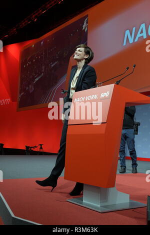 Wels, Oberösterreich, Österreich. 24. November 2018. Am 24. Und 25. November 2018 hält die SPÖ ihren 44. Ordentlichen Bundesparteitag in der Messehalle Wels ab. Im Mittelpunkt des Kongresses stehen am Samstag die Wahl des neuen SPÖ-Parteivorsitzenden Pamela Rendi-Wagner, die Wahl der Parteikomitees und die Abstimmung über das neue Basisprogramm. Das Bild zeigt die SPÖ-Vorsitzende Pamela Rendi-Wagner. Kredit: Franz Perc / Alamy Live News Stockfoto