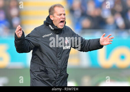 Darmstadt, Deutschland. 24 Nov, 2018. 2. Fussball Bundesliga, SV Darmstadt 98 - 1. FC Köln, den 14. Spieltag, in der Merck Stadion am Böllenfalltor. Köln Trainer Markus start gestikulierte. Foto: Uwe Anspach/dpa - WICHTIGER HINWEIS: In Übereinstimmung mit den Anforderungen der DFL Deutsche Fußball Liga oder der DFB Deutscher Fußball-Bund ist es untersagt, zu verwenden oder verwendet Fotos im Stadion und/oder das Spiel in Form von Bildern und/oder Videos - wie Foto Sequenzen getroffen haben./dpa/Alamy leben Nachrichten Stockfoto