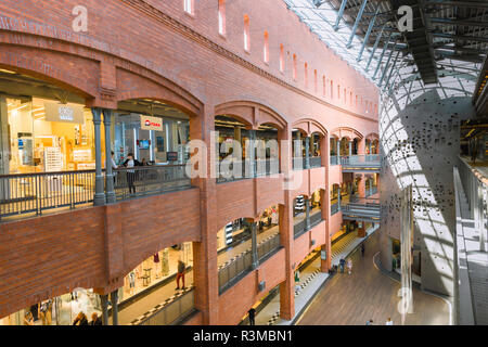 Poznan Einkaufszentrum Centre, Ansicht der Galleried Innenraum der Stary Browar Einkaufszentrum in der Stadt Poznan, Polen. Stockfoto