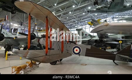 1918 Airco de Havilland DH9Biplane bomber Serielle D 5649 im Imperial War Museum, Duxford Air Space Hangar. Stockfoto