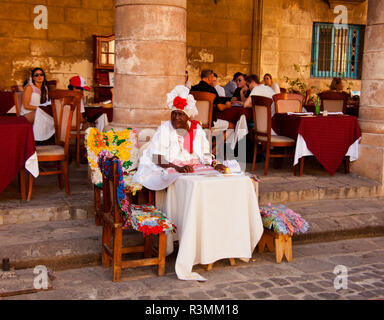 Havanna, Kuba. Plaza de la Catedral, Wahrsagerin Stockfoto