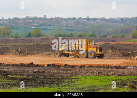 Ein Caterpillar Motor Grader die Angleichung Fahrbahnoberflächen und Wartung von Haul Straßen auf den Bau von IPORT, Doncaster verwendet. Stockfoto