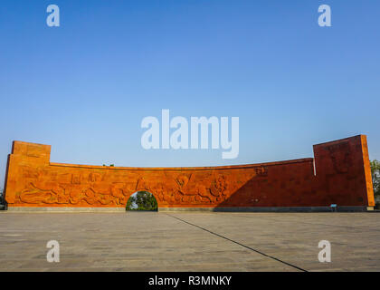 Sardarapat Mauer der Erinnerung im Sommer mit blauem Himmel und Niemand Stockfoto