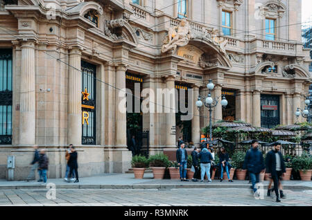 Mailand, Italien - 22.November 2018: Äußere des Der erste Starbucks concept store in Mailand, Italien bekannt als die Milano Rösterei Stockfoto