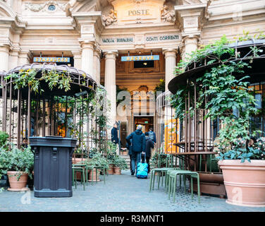 Mailand, Italien - 22.November 2018: Äußere des Der erste Starbucks concept store in Mailand, Italien bekannt als die Milano Rösterei Stockfoto