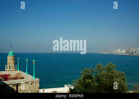 Israel, Tel Aviv, Strand entlang der coastlineTel Aviv aus Jaffa Halbinsel gesehen Stockfoto