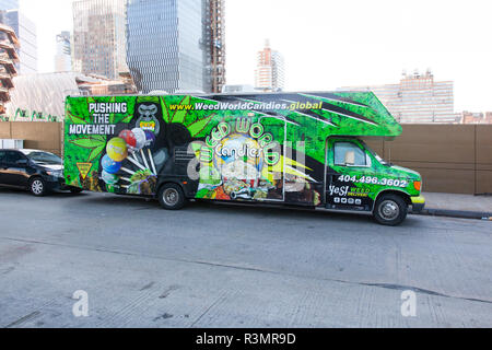 Unkraut Wort Bus, W34 rd Street, New York City, Vereinigte Staaten von Amerika. Stockfoto