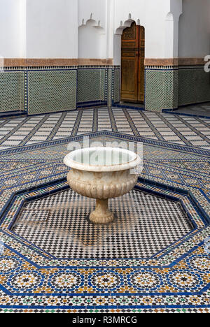 Fliesen- Brunnen am Museum Dar Si Said, Marrakesch (Marrakesch), Marokko Stockfoto