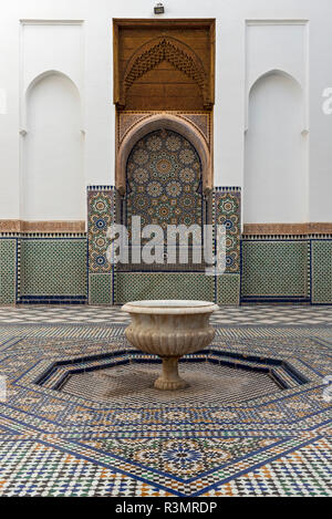 Fliesen- Brunnen am Museum Dar Si Said, Marrakesch (Marrakesch), Marokko Stockfoto