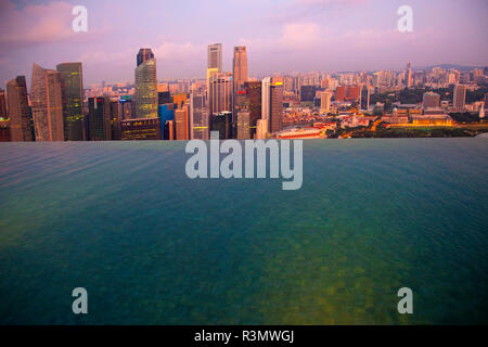 Singapur. Infinity Pool an der Marina Bay Sands Hotel. Kredit als: Jim Zuckerman/Jaynes Galerie/DanitaDelimont.com Stockfoto