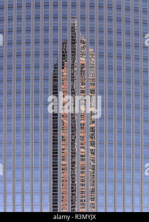 Reflexion der Messung Tower in Frankfurt Stockfoto