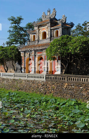 Hien Nhon Tor ist eines der Tore des kaiserlichen Gehäuses eine Zitadelle innerhalb der Zitadelle von Hue Zentralvietnam Stockfoto
