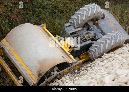 Eine umgeworfen 213 DH Verdichtung Bomag Walze auf einer Baustelle in Doncaster, South Yorkshire Stockfoto