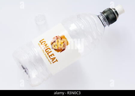 Leere Flasche Longleat natürliche noch Quellwasser auf weißem Hintergrund Stockfoto