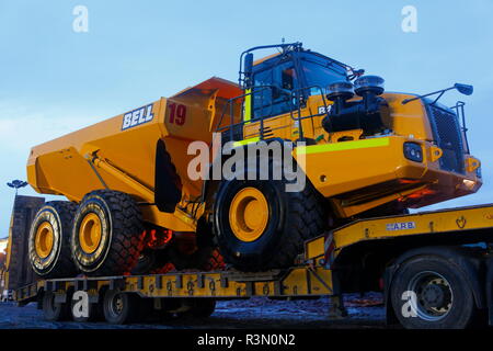 Ein brandneues Bell 40 D Knickgelenkter Dumper Ankunft auf dem Recycoal Kohle Recyclinganlage in Rossington, Doncaster, der jetzt abgerissen wurde. Stockfoto