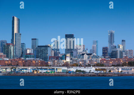 Kanada, Ontario, Toronto, Skyline von Polson Pier Stockfoto