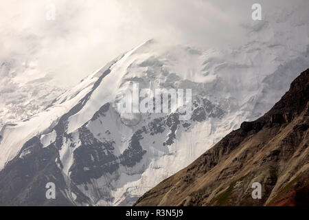 Pamir mit peak Lenin, die von Wolken eingehüllt wird, Kirgisistan Stockfoto
