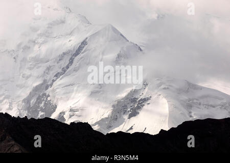 Pamir mit peak Lenin, die von Wolken eingehüllt wird, Kirgisistan Stockfoto
