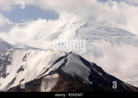 Pamir mit peak Lenin, die von Wolken eingehüllt wird, Kirgisistan Stockfoto