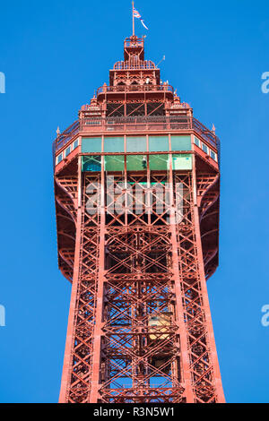 Blackpool Tower Auge Glasboden, der Nähe zu sehen, gegen den blauen Himmel Blackpool Lancashire England GB UK Europa Stockfoto