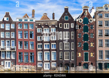 Amsterdam Damrak Häuser auf ein teilweise Canal tanzen Häuser mit holländische Architektur durch den Kanal Amsterdam Holland EU Europa gefüllt