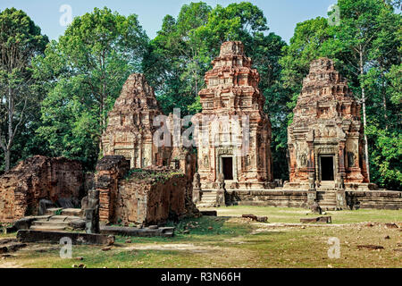 Siem Reap, Kambodscha. Antike Ruinen und Türme von Preah Ko Khmer, die heiligen Stier Tempel (Roluos Gruppe) Stockfoto