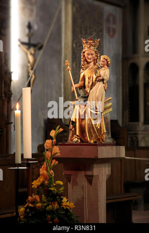 Alte Madonna Statue Stockfoto
