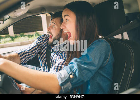 Die Zeit vor dem Unfall, Schreck, Verkehrsunfälle, Menschen fahren, weiblichen Treiber Stockfoto