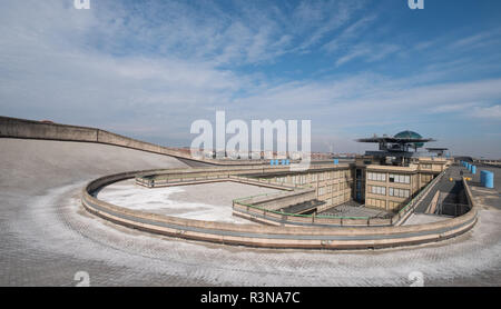 Alten Fiat Fabrik in Turin, Italien, in den 1920er Jahre, die vor kurzem von Renzo Piano renoviert. Auf dem Dach der ursprüngliche Test Track ist für die Öffentlichkeit zugänglich. Stockfoto